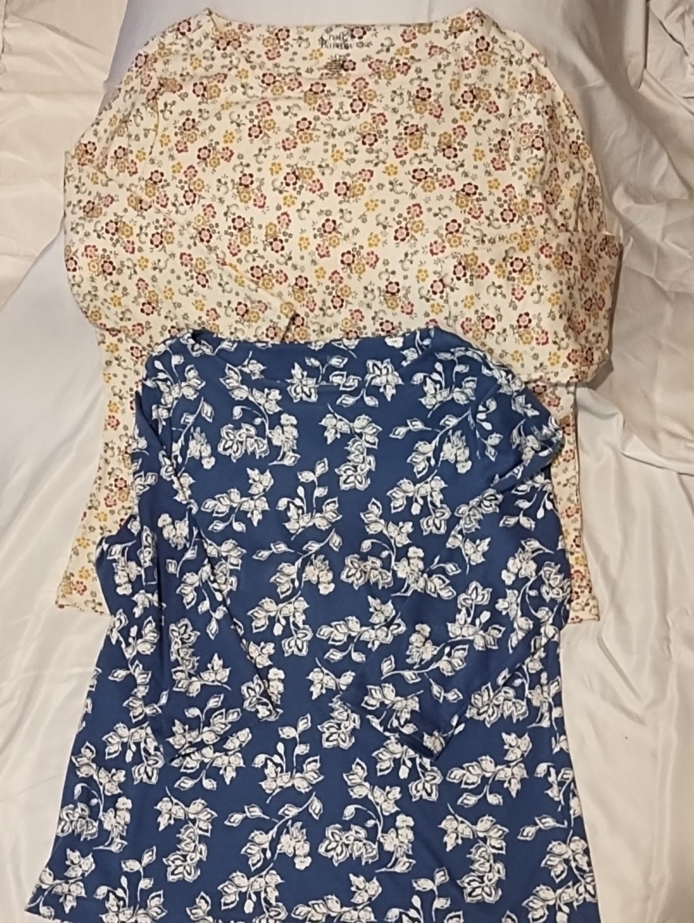 Bundle Of 2 Like croft & barrow Blue and Cream Floral Tops Size Large.